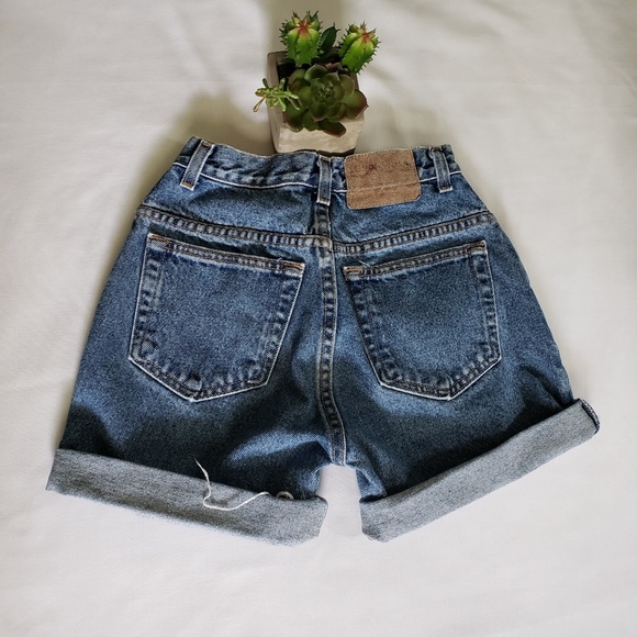 🌻SOLD! Vintage denim shorts🌻 - Picture 2 of 3